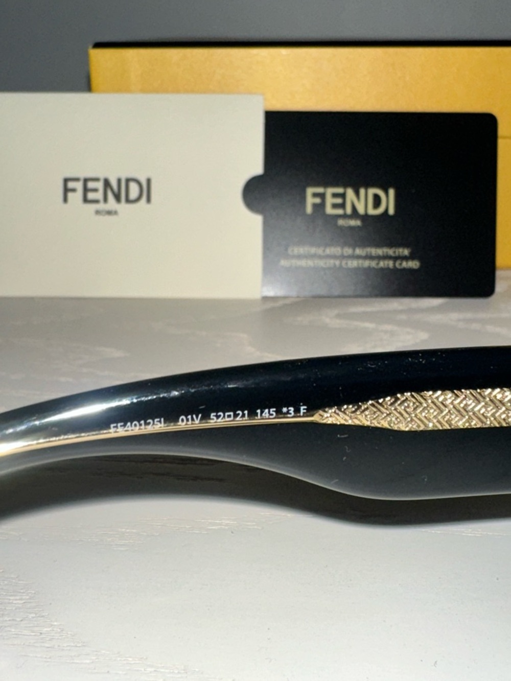 Fendi cat eye Oval 52mm black Sunglasses - Picture 10 of 10